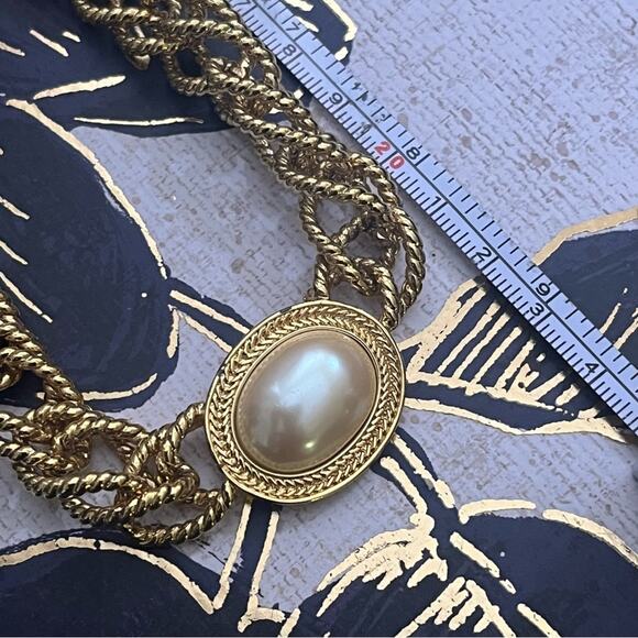 Vintage 80s Chunky Gold Chain Necklace with Pearl Cabochon Stone by MONET A3 - Picture 12 of 12